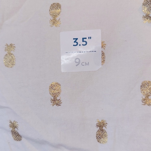 🌹NWT:OLD NAVY GOLD PINEAPPLE CUFFED SHORTS - Picture 4 of 8